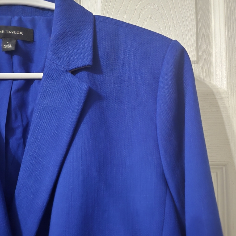 Cropped Boxy Blue Blazer by Ann Taylor, Relaxed Fit, Fully Lined, Size 6, EUC! - Picture 6 of 15